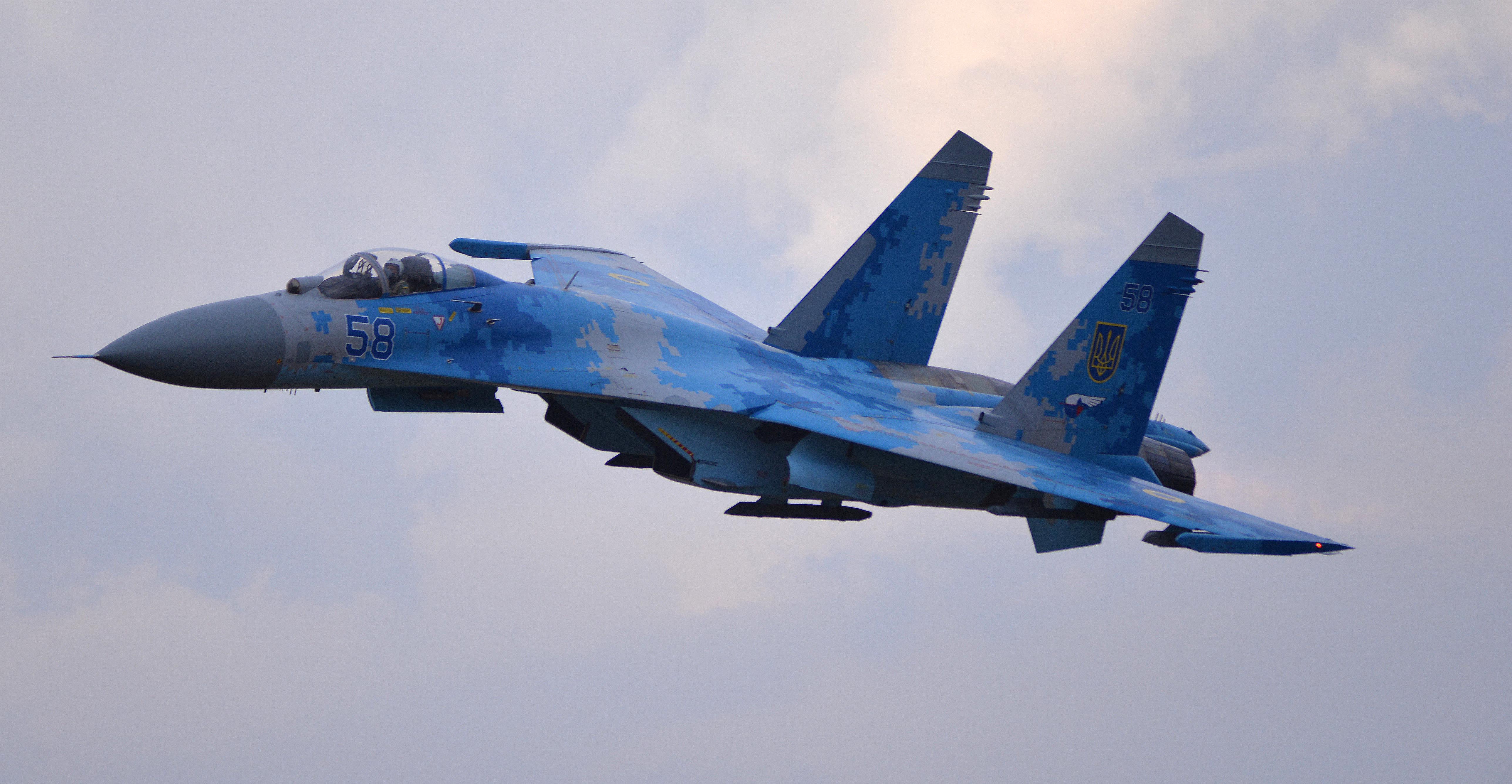 SUKHOI SU-27 FLANKER AIRSHOW DISPLAY | THE FIGHTER COMMUNITY